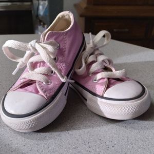 Converse Tennis Shoes